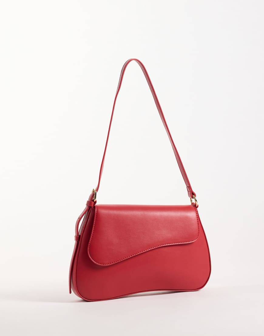 ASOS DESIGN asymmetrisk skuldertaske med flap i rød - No Size