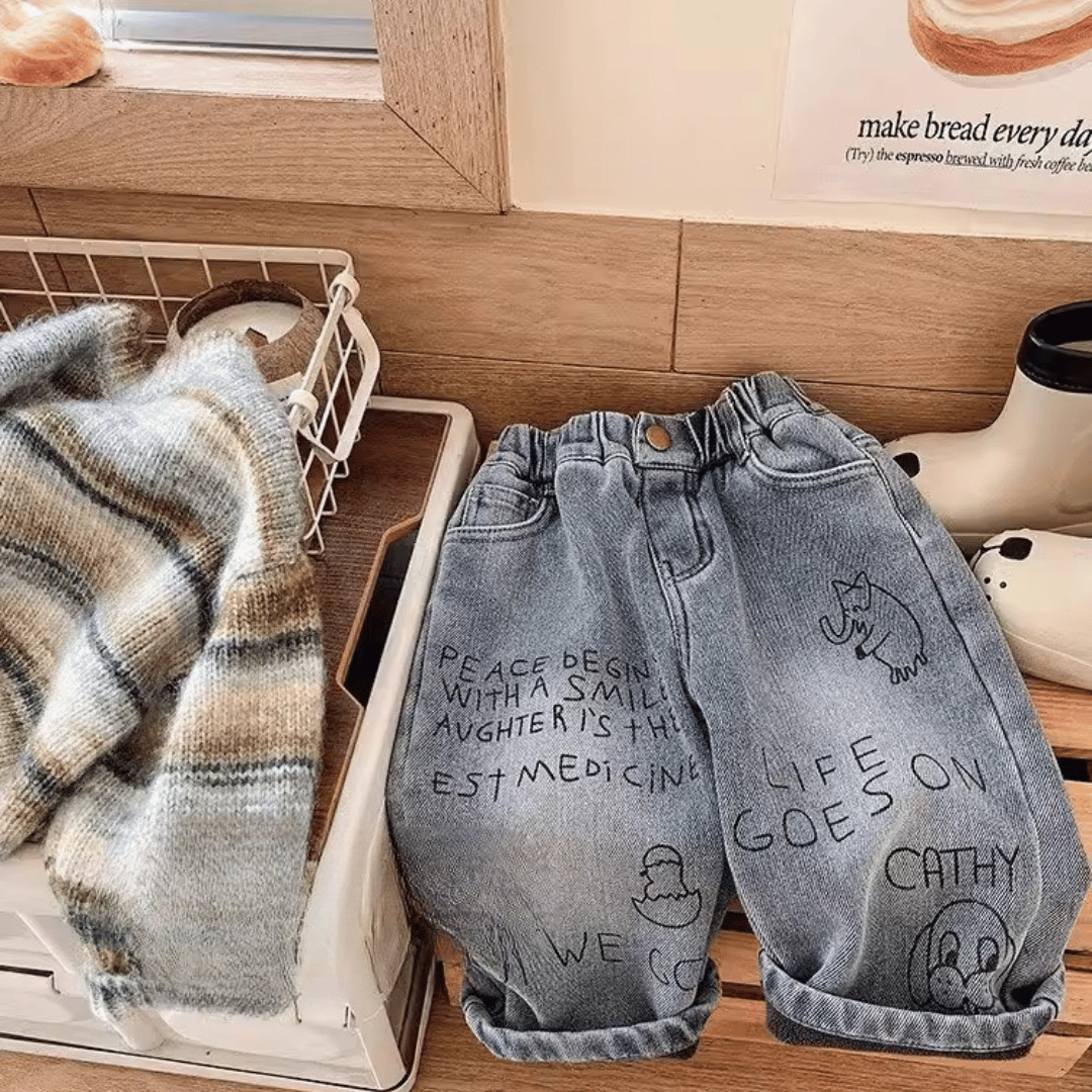 Mini Fashion™ - Jeans med raka ben - Avslappnade Jeans Svart text / 90 (18-24 månader) | Pedagogiska Träleksaker