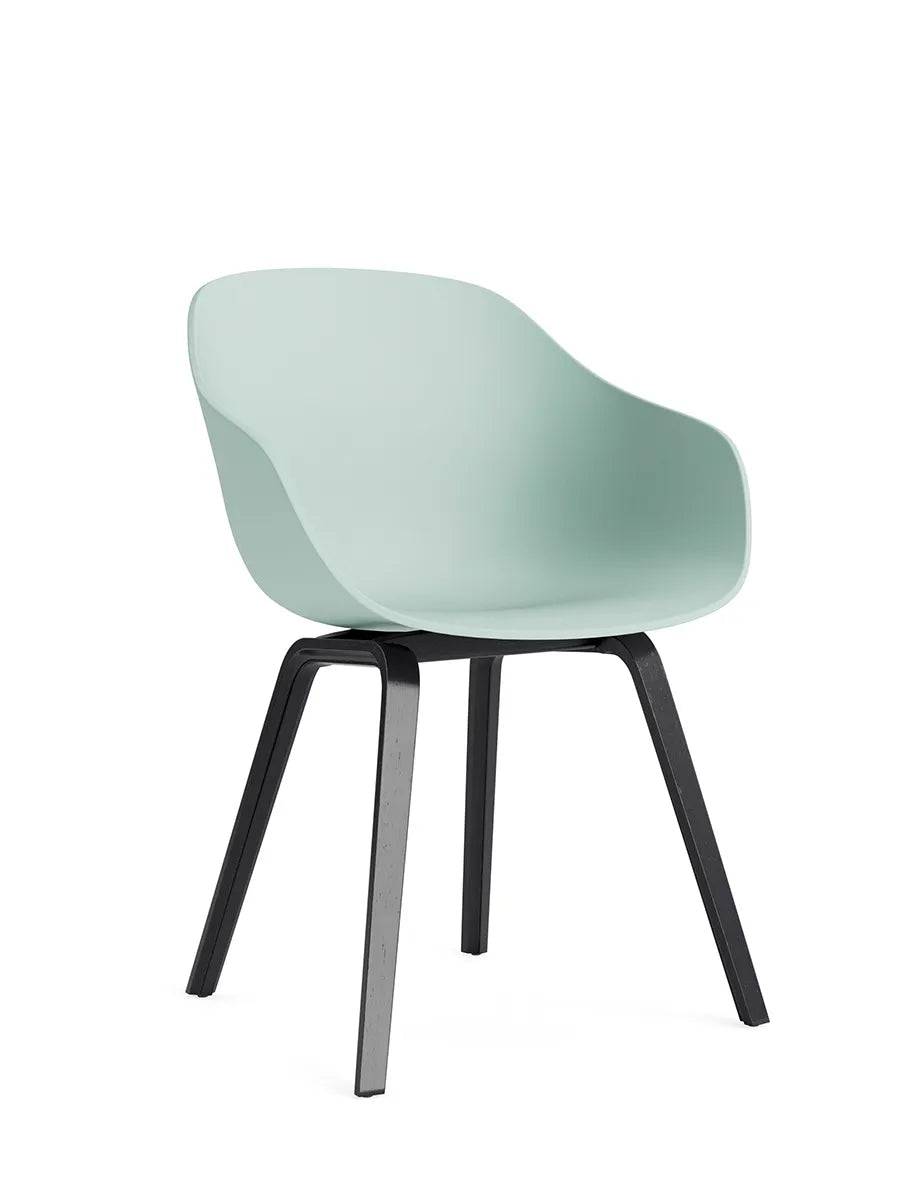 About a Chair AAC 222 fra Hay Dusty Mint / Sortlakeret eg - Jacobsen Plus