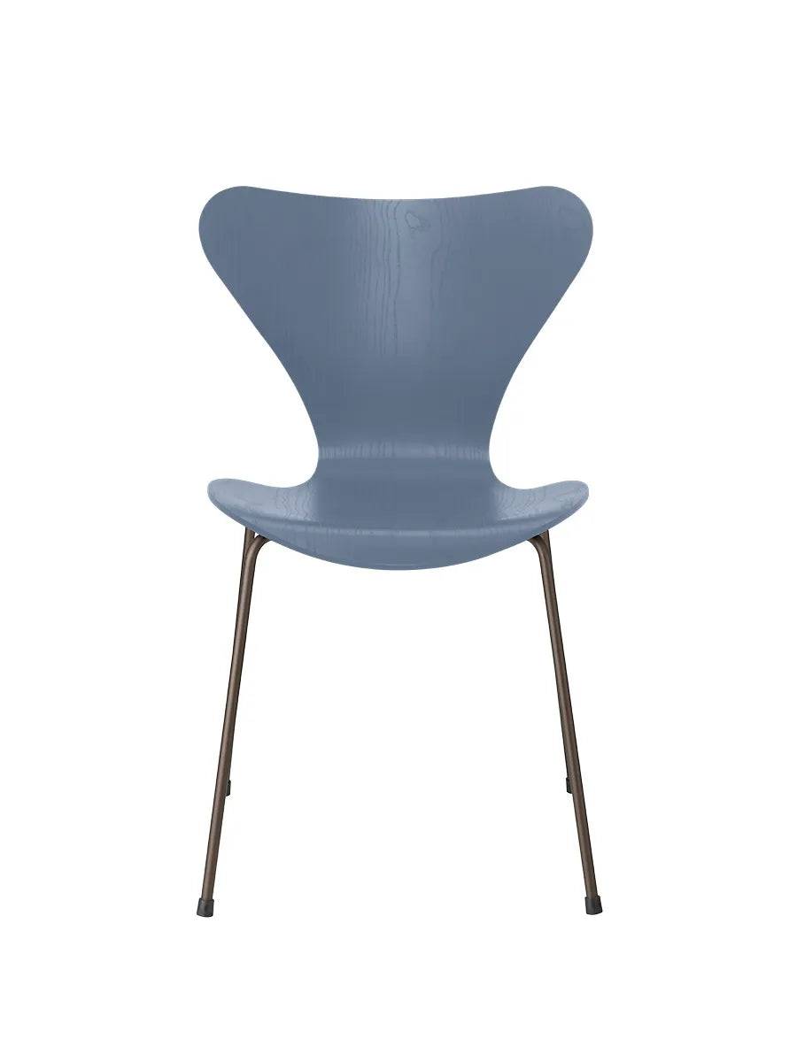 3107 Serie 7 stol i farvet ask af Arne Jacobsen Dusk Blue / Brown Bronze - Jacobsen Plus