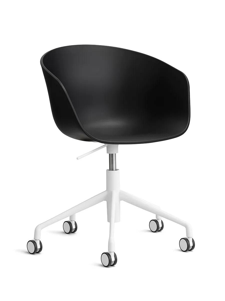 About a Chair AAC52 fra Hay Black / Hvid pulverlakeret aluminium - Jacobsen Plus