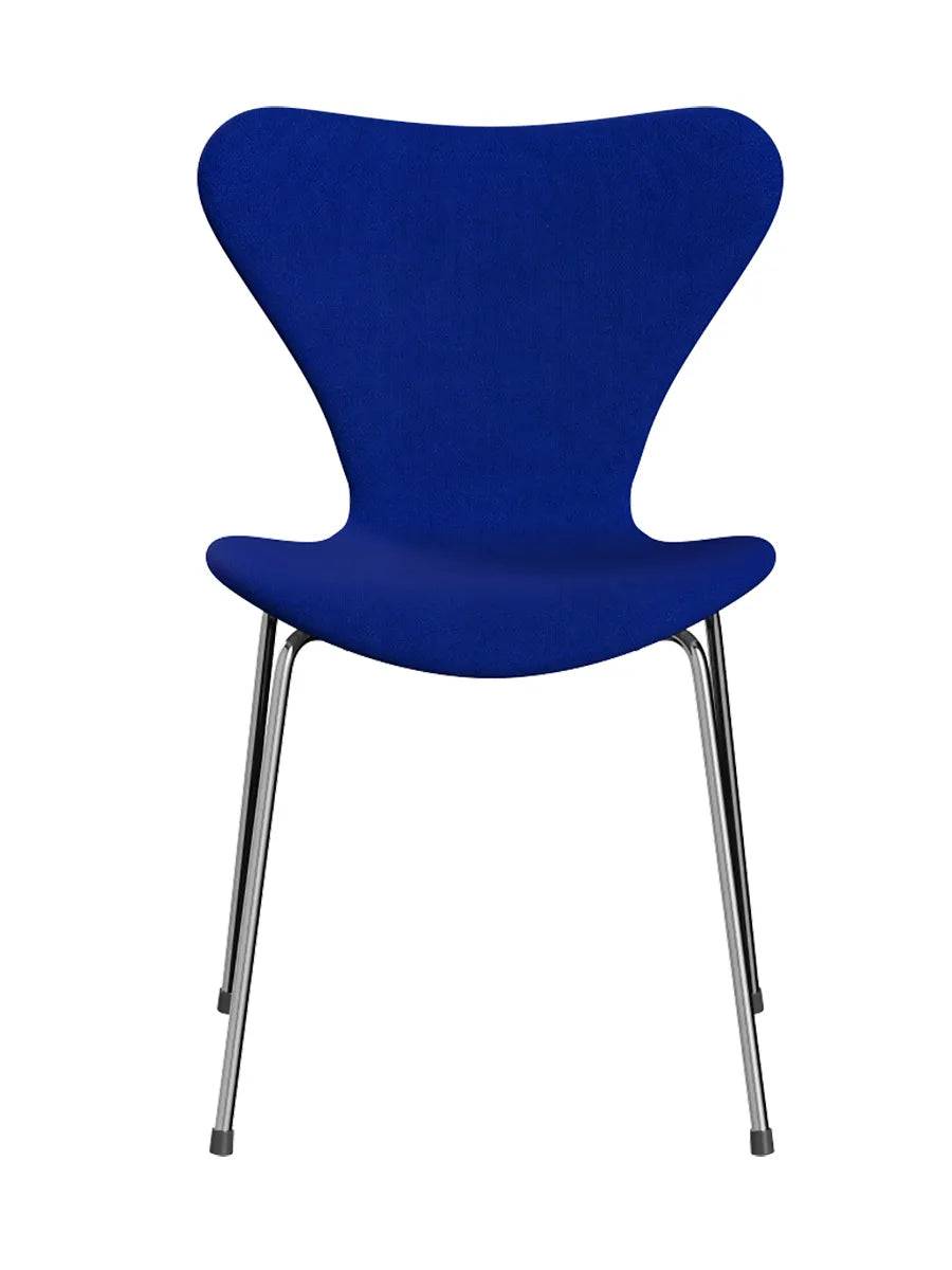 3107 Serie 7, fuldpolstret af Arne Jacobsen Hallingdal / 750 Blå - Jacobsen Plus
