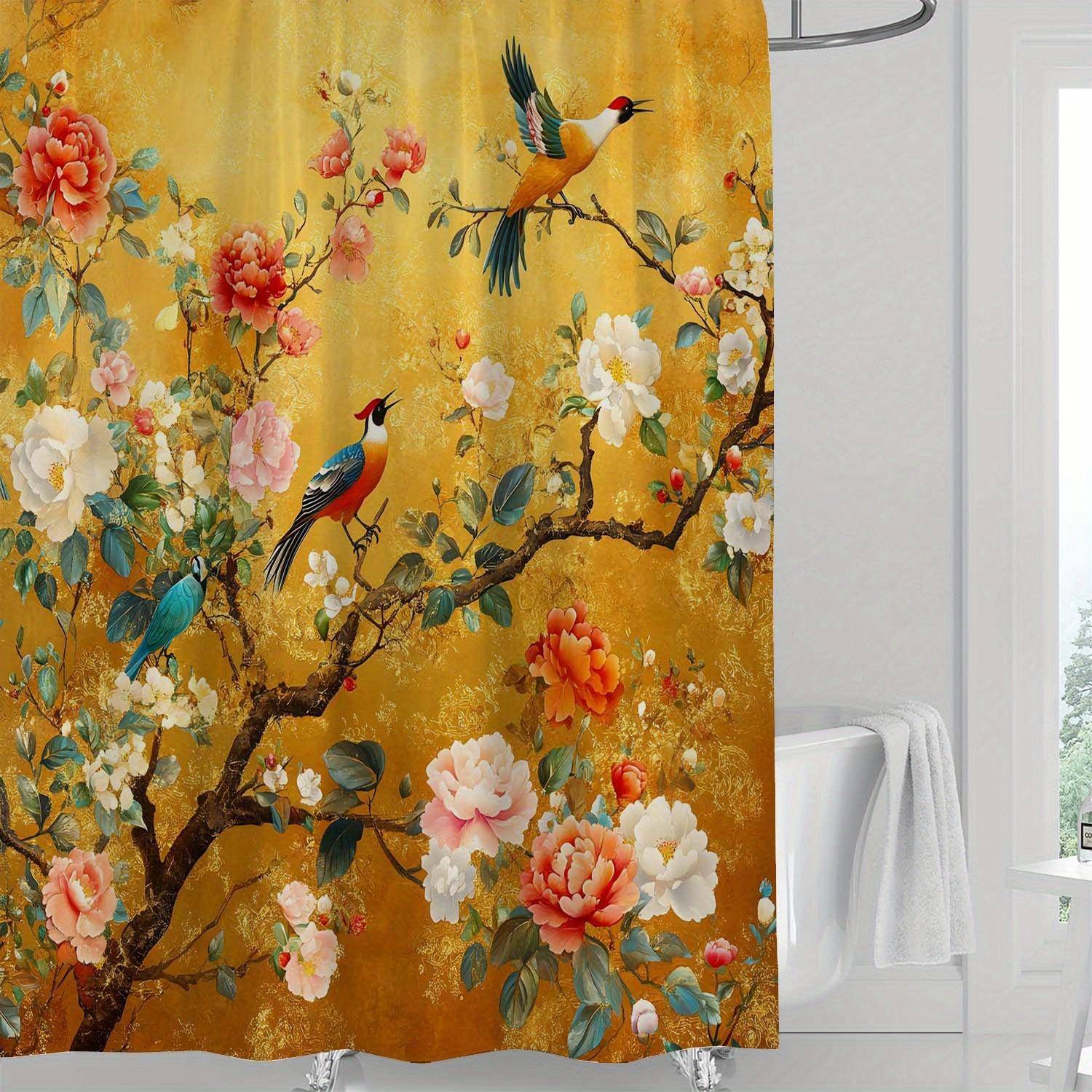 Duschdraperi: Eleganta fåglar och blommande blommor på en gyllene bakgrund för en lyxig och naturinspirerad badrumsinredning yellow