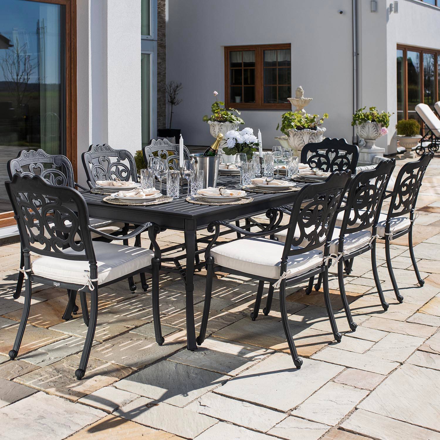 Matgrupp Utomhus 8 Stolar Svart Aluminium - Lugano 213cm | Utemöbler & trädgårdsmöbler | Vesani