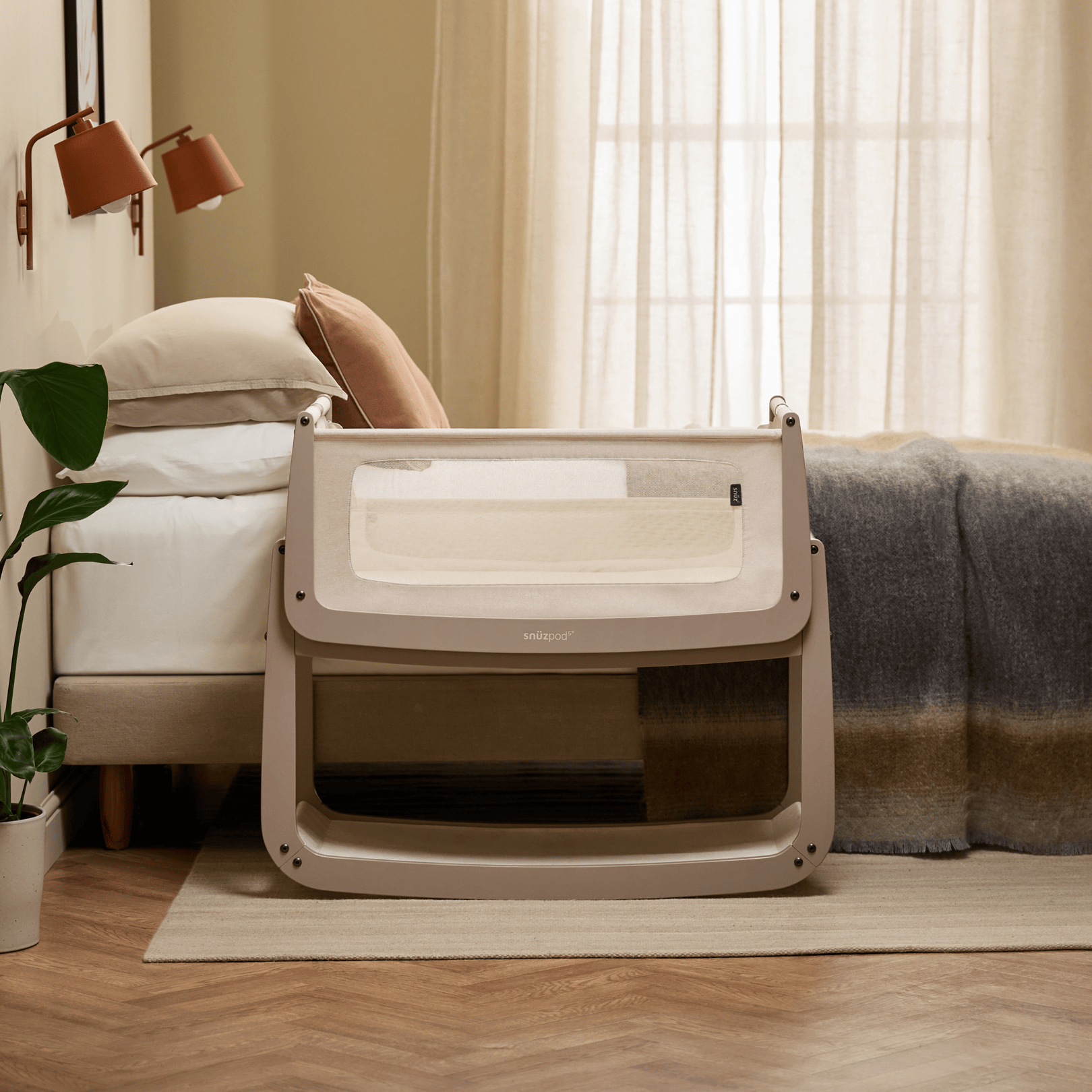 SnuzPod5 Bedside Crib Mocha
