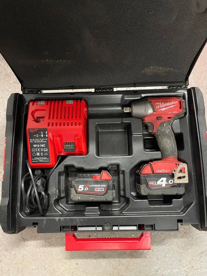 Milwaukee M18 FUEL ONE-KEY Slagskruvdragare med batterier och laddare