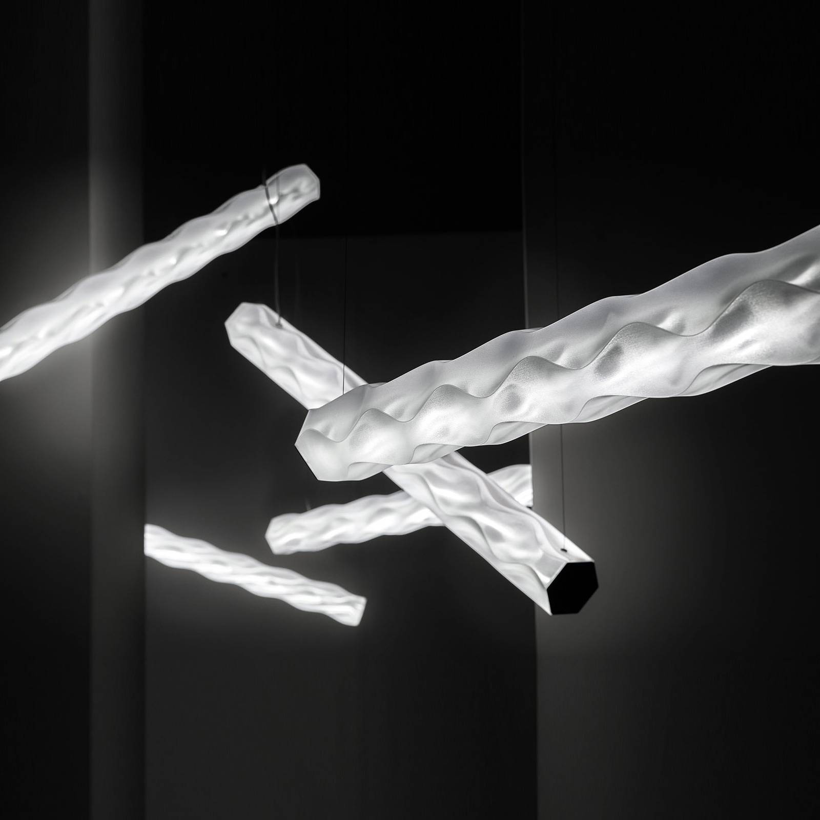 Slamp Design pendellampa HUGO, dimbar, Genomskinlig / transpare, Vardagsrum / matsal, Syntetmaterial, Design, Pendellampa