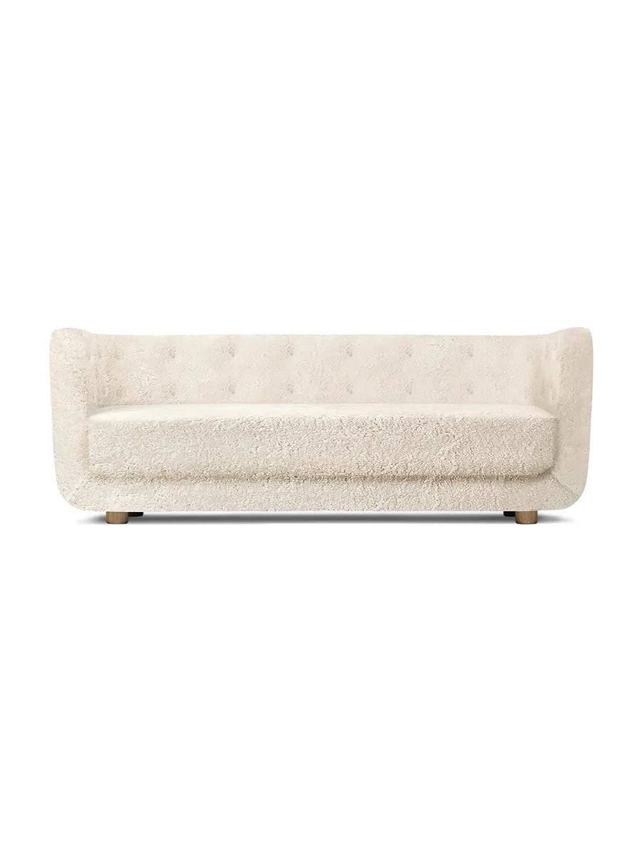 Vilhelm Sofa fra Audo Copenhagen Fåreskind / Off white / Røget eg - Jacobsen Plus