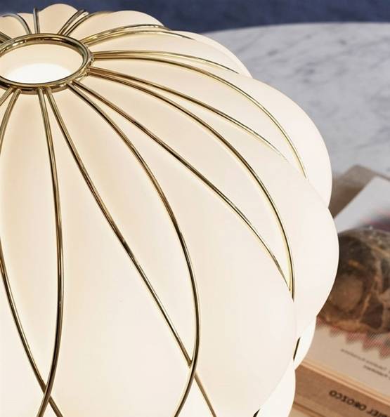 Pinecone Bordlampe, stor - Ø50, hvid/guld