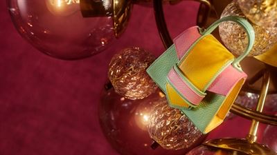 ProductImagery BagOnChandelier SafeZone 16x9 GoogleSlides