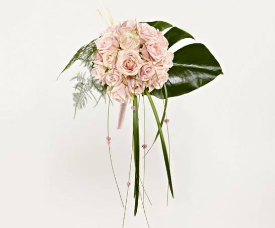 Brudebuket Bloomit Asymmetrisk Brudebuket med Rosa Roser