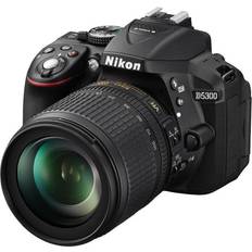 Nikon D5300 Kit 18-105 VR Sensore CMOS 24.2 Mpx Display 3'' Filmati Full HD Wi-Fi GPS