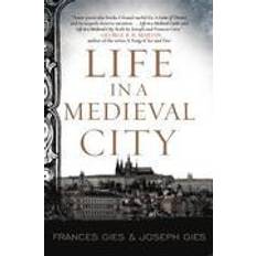 History & Archeology Books life in a medieval city (Paperback, 2016)