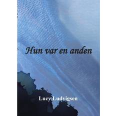 Bøger Hun var en anden: roman (Hæftet, 2016)