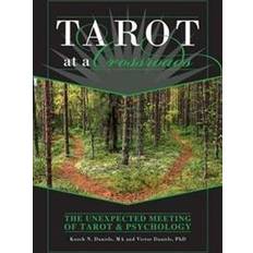 Tarot at a Crossroads (Hardcover, 2016)