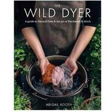 The Wild Dyer: A guide to natural dyes & the art of patchwork & stitch (Hardcover, 2017)