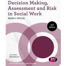 Decision Making, Assessment and Risk in Social Work (Post-Qualifying Social Work Practice Series) (Paperback, 2017)