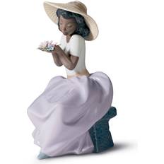 Lladro Prydnadsfigurer Lladro Sweet Fragrance Girl Prydnadsfigur 19cm