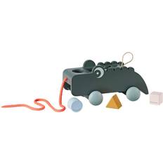 Tygleksaker Plocklådor Done by Deer Croco Pull Along Sorting Box