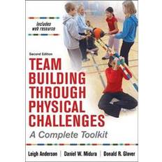 Team Building Through Physical Challenges (Häftad, 2019)
