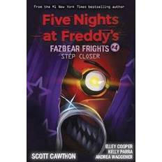 Step Closer (Five Nights at Freddy's: Fazbear Frights #4) (Paperback, 2020)