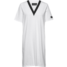 Abito t-shirt - Bianco Vestiti Peak Performance Tech VN T-shirt Dress - White