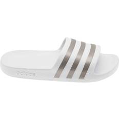 43 ½ Sandales Adidas Adilette Aqua - Cloud White/Platinum Metallic