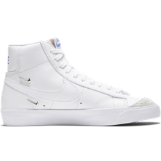 Nike Wmns Blazer Mid '77 SE Sisterhood - White Metallic Silver