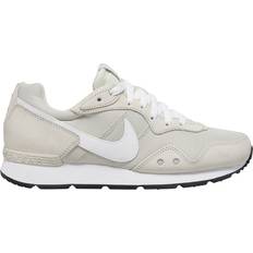 Nike venture runner sneakers Nike Venture Runner Black White Sneakers - Men's