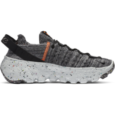 NIKE Space Hippie 04 W - Iron Grey/Svart/Hyper Crimson/Photon Dust