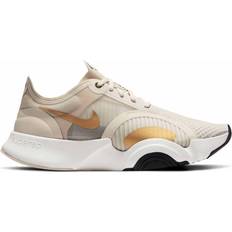 NIKE Brune Sportssko NIKE SuperRep Go W - Light Orewood Brown/Metallic Gold/Dark Smoke Grey