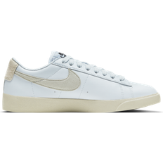 Nike Blazer Low SE W - Light Armoury Blue/Black/Light Bone/Light Armoury Blue