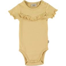 Wheat Rib Ruffle Body S/S - Sahara Sun (9128d-007-5083)