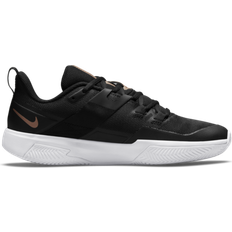 51 ½ - Schwarz Schlägersportschuhe Nike Court Vapor Lite W - Black/White/Metallic Red Bronze