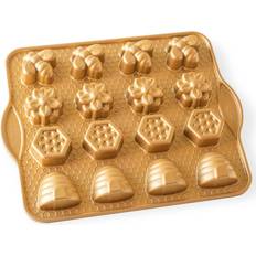 Guld Muffinsplåtar Nordic Ware Busy Bee Muffinsplåt 24.6x31 cm