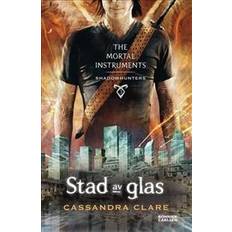 Stad av glas (Häftad)