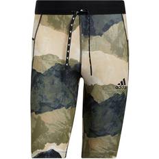 Gröna - Herr - Yoga Kläder adidas Earth Graphic Fitted Yoga Shorts Men - Focus Olive/Black