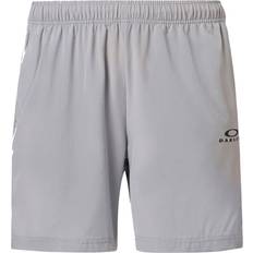 Herren - Polyurethan Shorts Oakley Foundational 7 Short 2.0 Men - Stone Gray