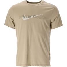 Brun - Fitness - Herre T-shirts Nike Pro Dri-FIT Graphic T-shirt Men - Khaki