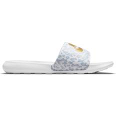 Schaumstoff Slides Nike Victori One - White/Wolf Grey/Pure Platinum/Metallic Gold