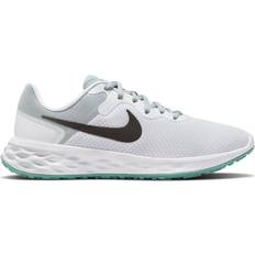 NIKE Dame - Grå Sko NIKE Revolution 6 Next Nature W - Iris Whisper/Dusty Sage/Pink Prime/Medium Ash