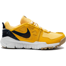 Nike Free Terra Vista M - Sanded Gold/Goldtone/Dark Sulphur/Midnight Navy