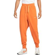 Herr - Mjukisbyxor - Orange Nike Sportswear Classic Fleece Pants - Sport Spice/Hot Curry