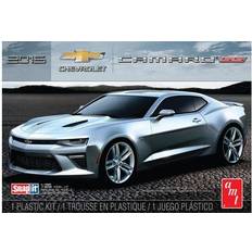 Camaro leksaksbil Amt 1:25 2016 Chevy Camaro SS Snap Kit (Red) AMT982M