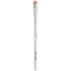 Wet N Wild Stor Ögonskuggsborste med Rundade Borst och Ergonomiskt Handtag - Blending