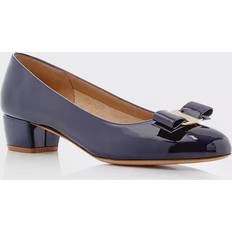 38 ⅔ - Damen Pumps Ferragamo Vara - Oxford Blue/Gold Patent Leather