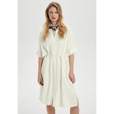 Soaked in Luxury Jurken Soaked in Luxury Rosaline Blousejurk - Whisper White