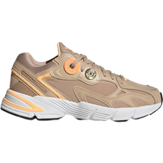 adidas Astir W - Magic Beige/Magic Beige/Acid Orange
