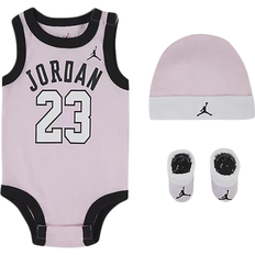 1-3M Vêtements pour enfants Nike Jordan Jersey Bodysuit Hat & Bootie Set - Pink/Black