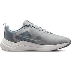 Schuhe NIKE Downshifter 12 M - Light Smoke Grey/Aviator Grey/Photon Dust/Metallic Cool Grey